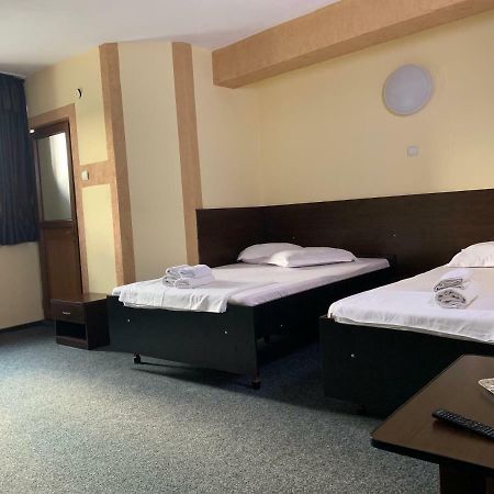 Hotel Monte Carlo Piteşti Extérieur photo