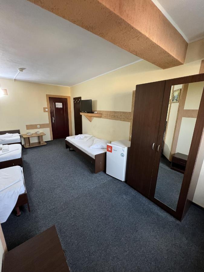 Hotel Monte Carlo Piteşti Extérieur photo