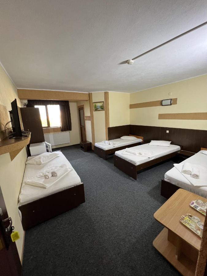 Hotel Monte Carlo Piteşti Extérieur photo
