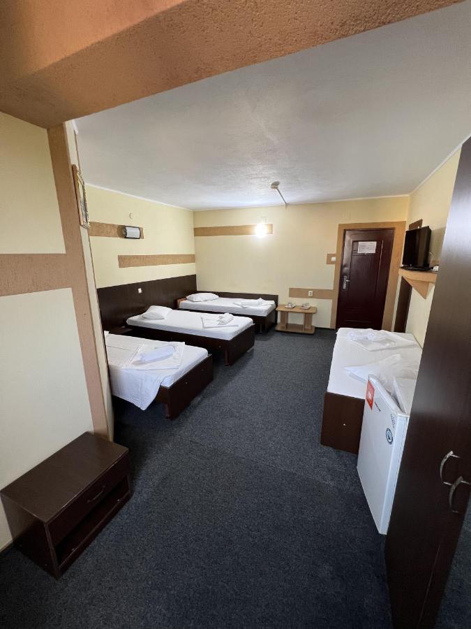 Hotel Monte Carlo Piteşti Extérieur photo