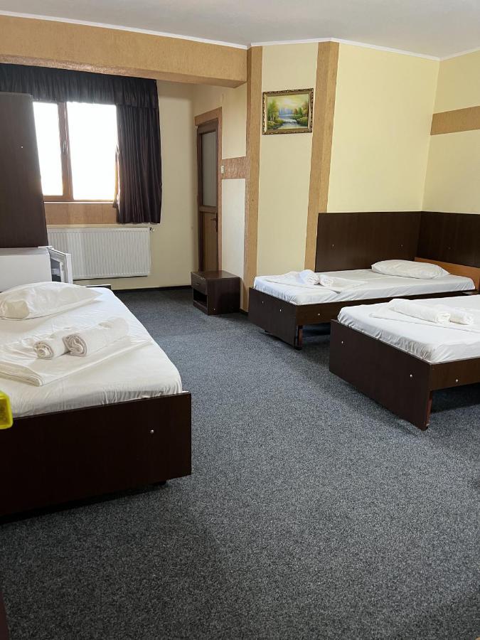 Hotel Monte Carlo Piteşti Extérieur photo