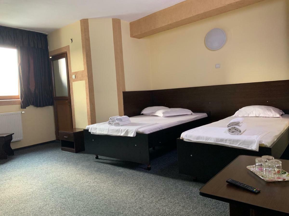 Hotel Monte Carlo Piteşti Extérieur photo